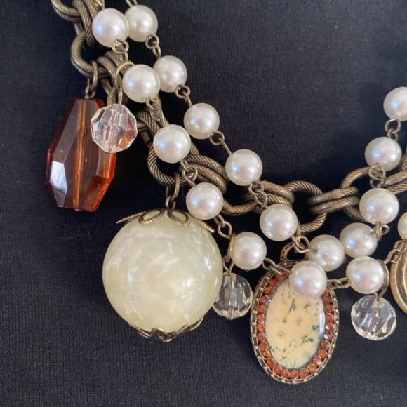 Vintage Style Necklace with Charms and Locket Faux Pearls Butterfly - Picture 5 of 9